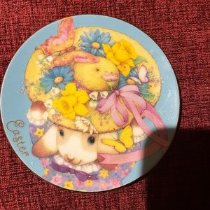 Avon "My Easter Bonnet" 1995 Easter Porcelain Plate Trimmed In 22 k Gold 5.25"
